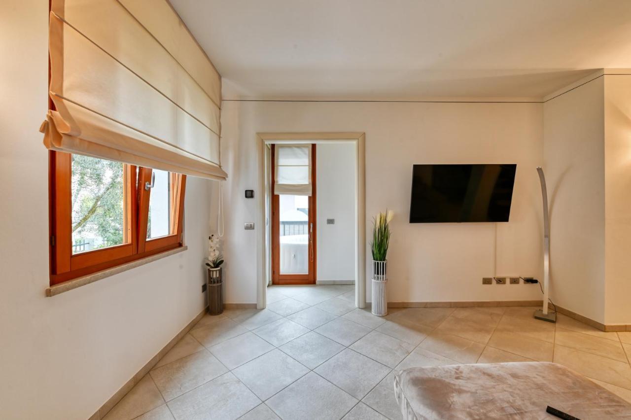 Pearl House - Sirmione Holiday - Jacuzzi Privata Exterior photo